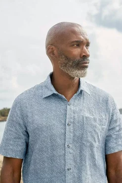 Seasalt Cornwall Men's Blue Heron Printed Short Sleeve Shirt<Men Tops & T-Shirts